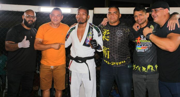 Claudemir Tapudima Campeão do EFC Jutaí 4 Claudemir Mariano Campeão do evento EFC Jutaí 4